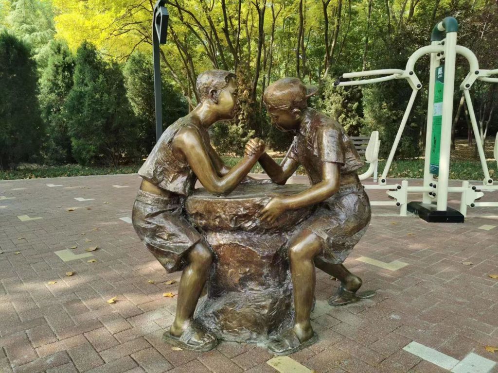 玻璃钢仿铜童真童趣人物雕塑 (6)