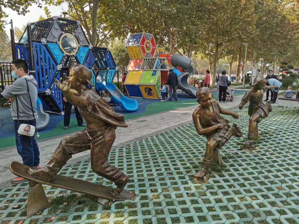 玻璃钢仿铜童真童趣人物雕塑 (2)