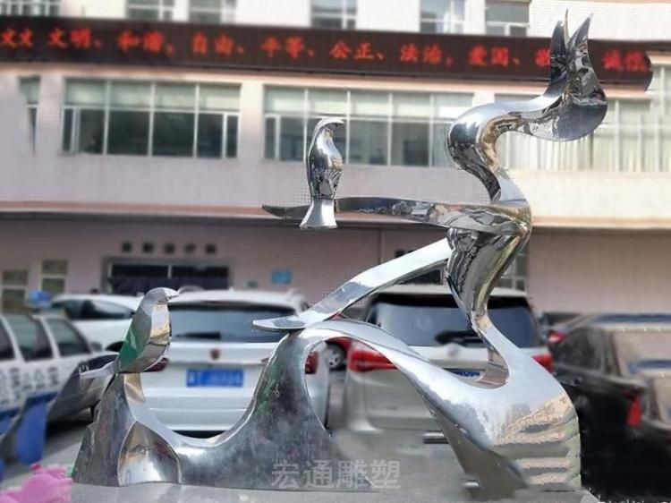 不锈钢抽象人物和平鸽雕塑