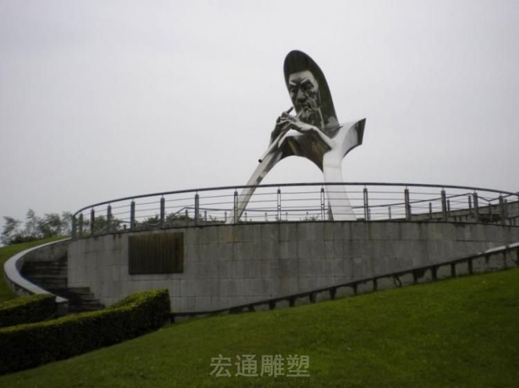 不锈钢大型抽象吹笛子人物雕塑