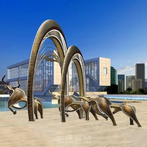 不锈钢广场抽象牛进拱门雕塑