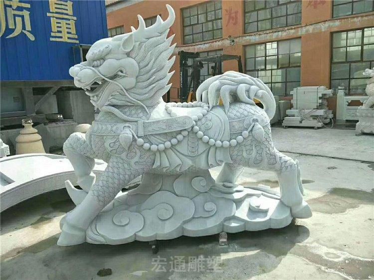 汉白玉祥瑞麒麟石雕