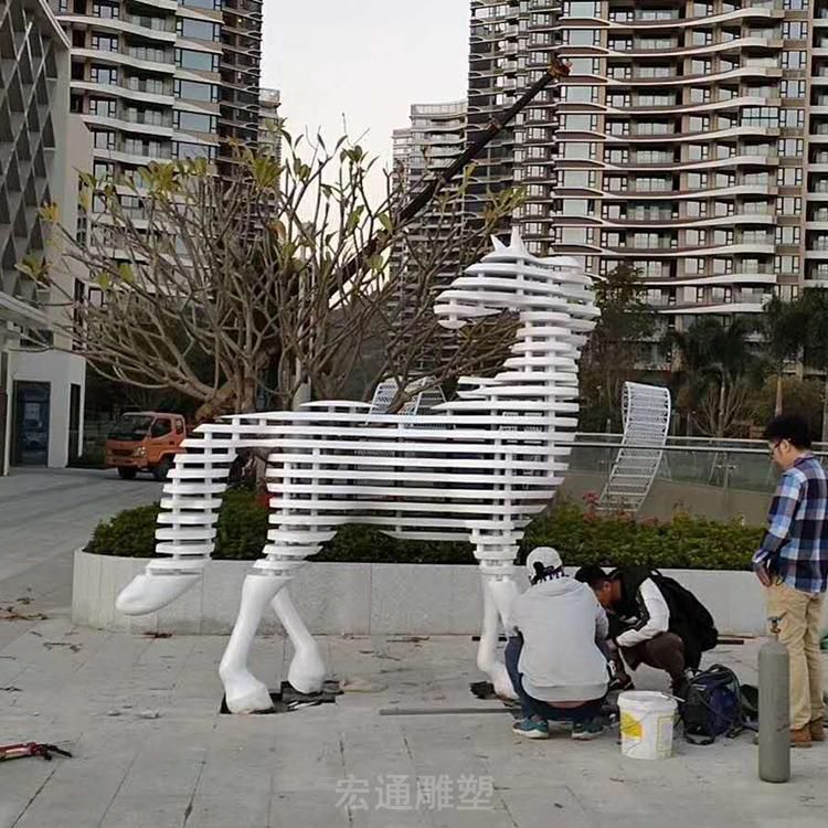 不锈钢马动物镂空雕塑