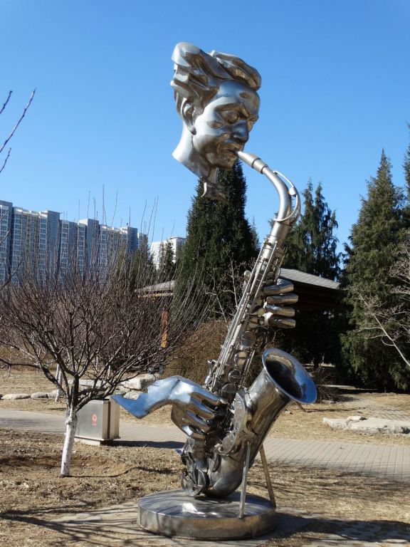 不锈钢萨克斯景观雕塑
