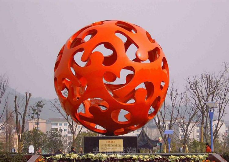 彩绘不锈钢镂空球雕塑