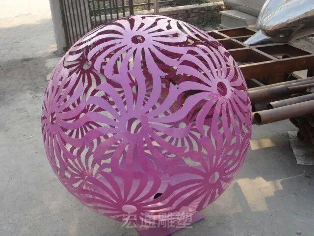 抽象不锈钢镂空球雕塑