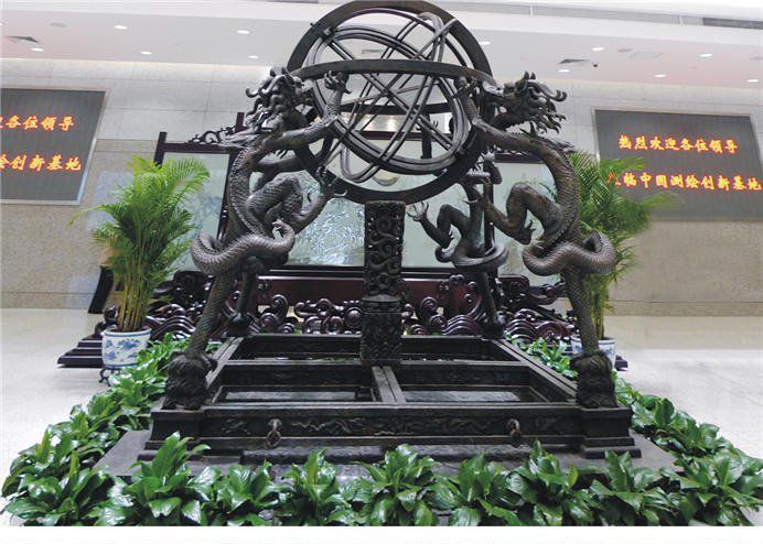 古代浑天仪标志铜雕