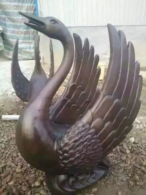 彩绘天鹅动物铜雕