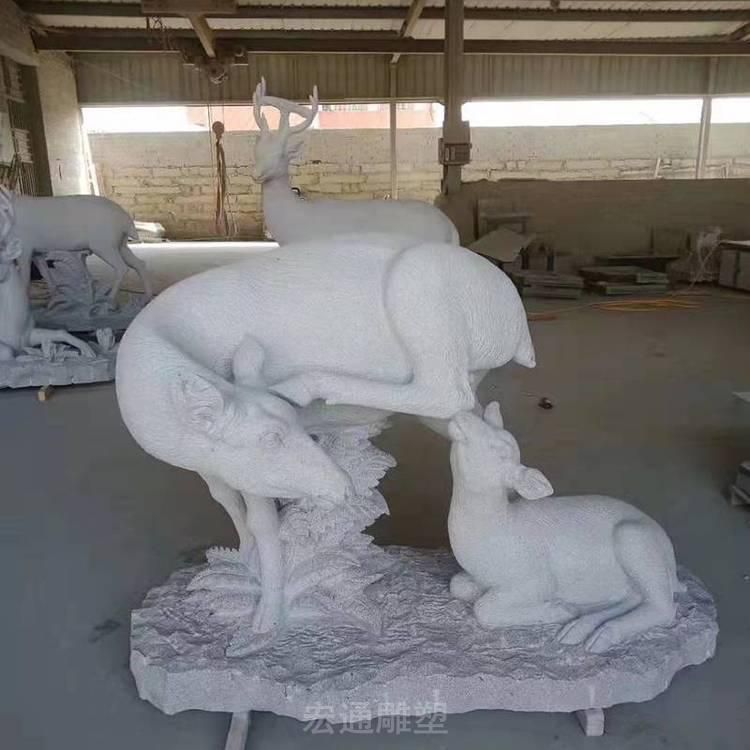 母子鹿公园石雕