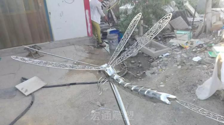 镂空蜻蜓园林不锈钢雕塑