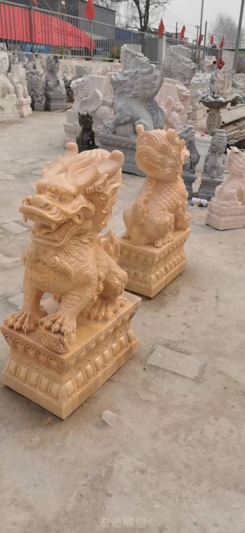 晚霞红麒麟广场动物石雕