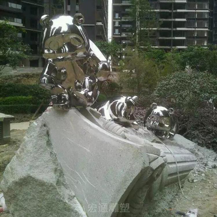 镜面熊猫不锈钢标志雕塑
