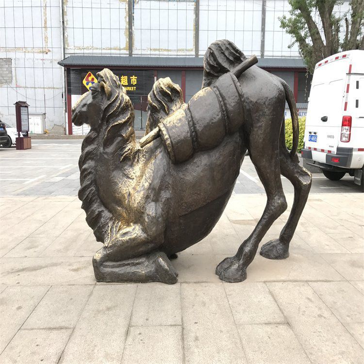 跪姿骆驼动物铜雕