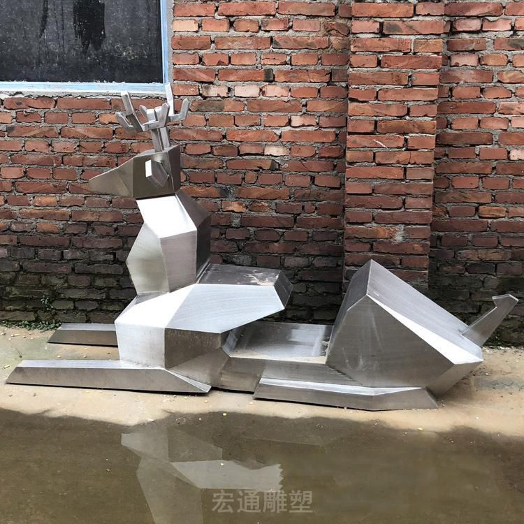 卧姿几何鹿别墅不锈钢雕塑