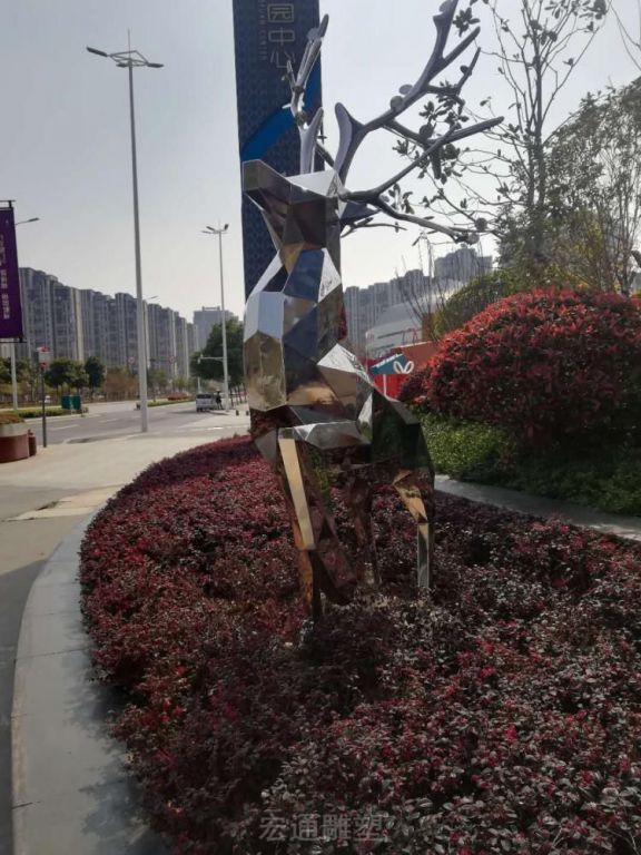 抬头几何鹿庭院不锈钢雕塑