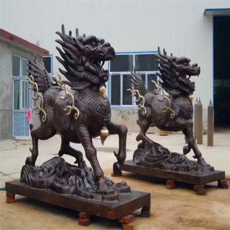 踩球麒麟景区景观铜雕