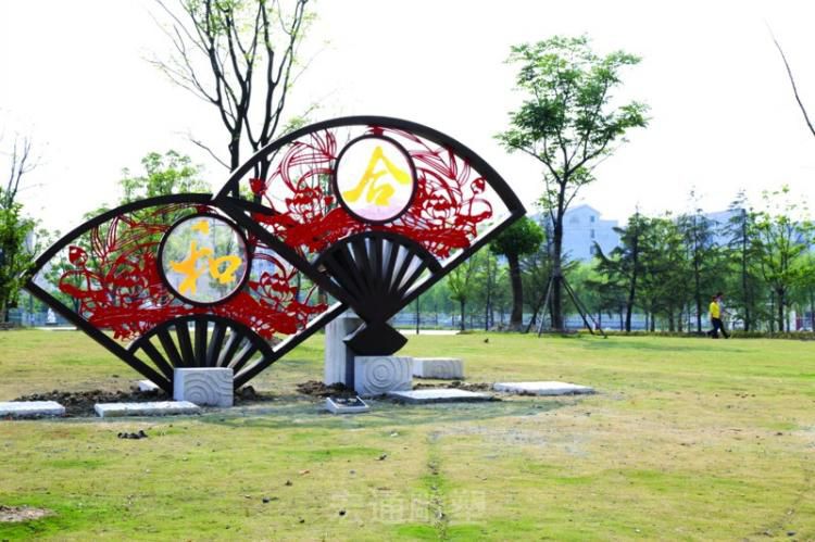 镂空扇子标志不锈钢雕塑