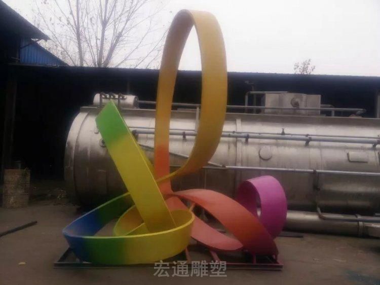 不锈钢彩绘彩带景区雕塑