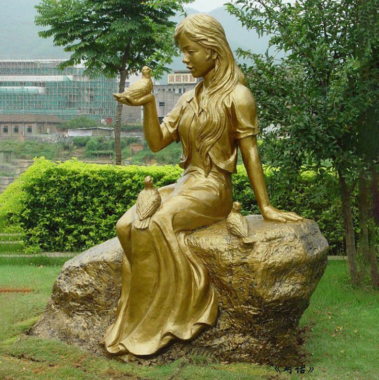 美女与鸽子公园铜雕