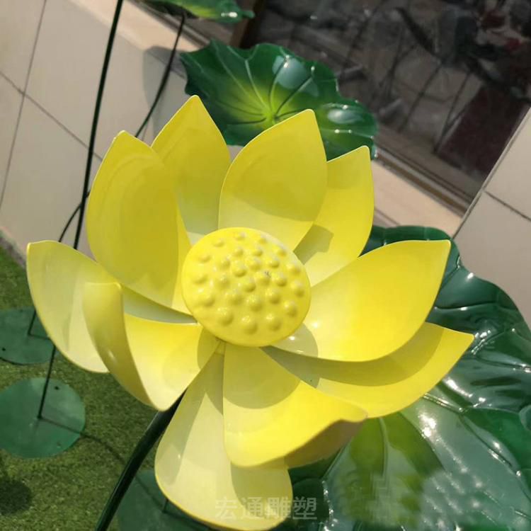 彩绘不锈钢荷花景区雕塑