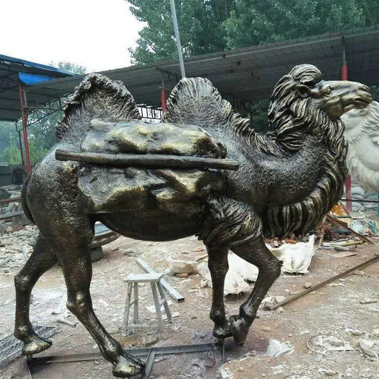 驮行李骆驼城市动物铜雕