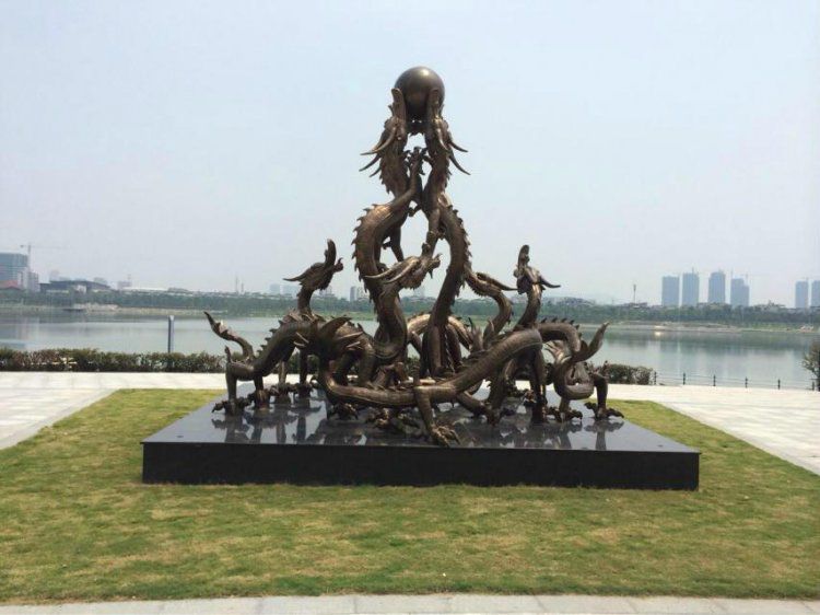 龙戏球广场景观铜雕