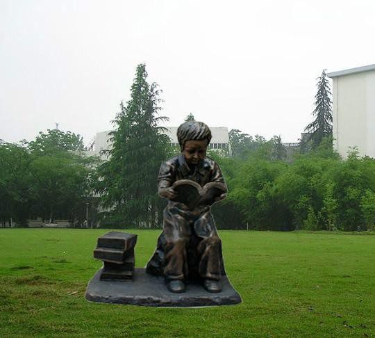 看书小男孩广场铜雕