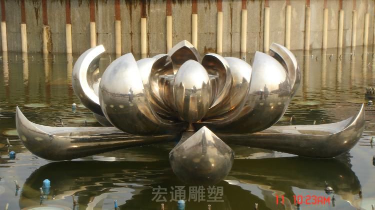 不锈钢莲花标志景观雕塑