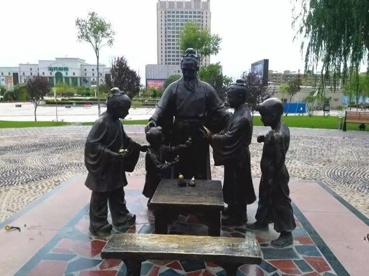 孔融让梨街边人物铜雕