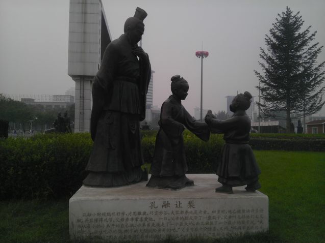 孔融让梨园林人物铜雕