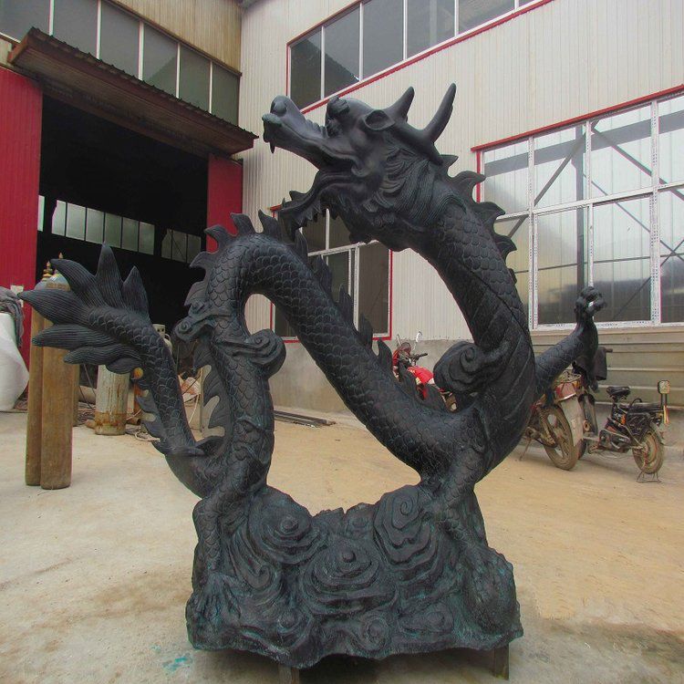 青铜龙小区动物铜雕