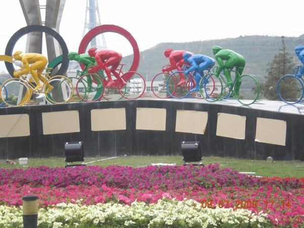 不锈钢自行车街边几何雕塑