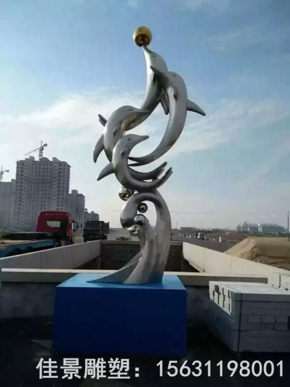 海豚戏球彩绘不锈钢雕塑