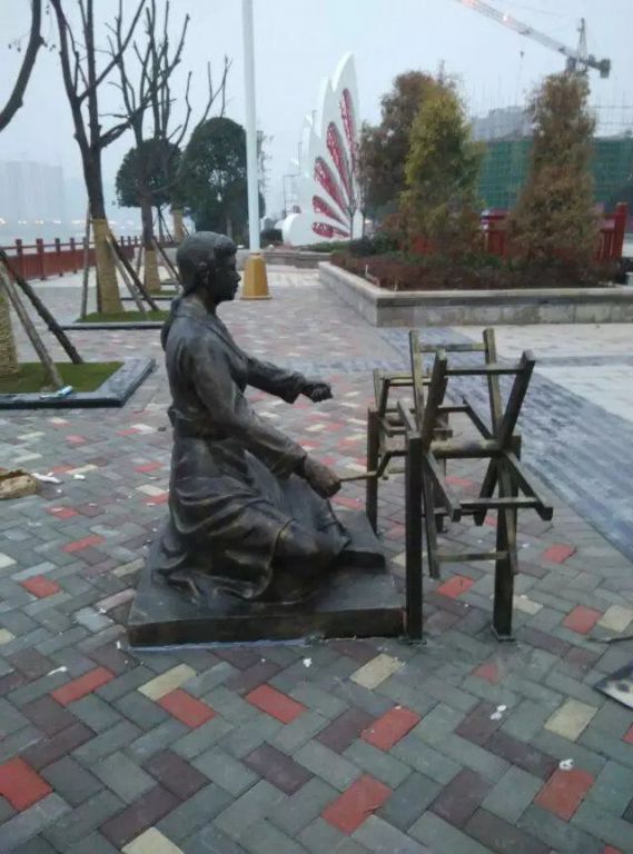 纺织人物景区景观铜雕