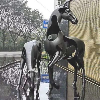 情侣马不锈钢雕塑