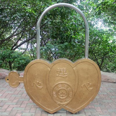 不锈钢同心锁景观雕塑