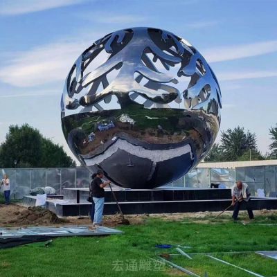 金色不锈钢镂空球雕塑