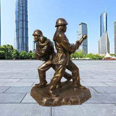 喷水消防员铜雕
