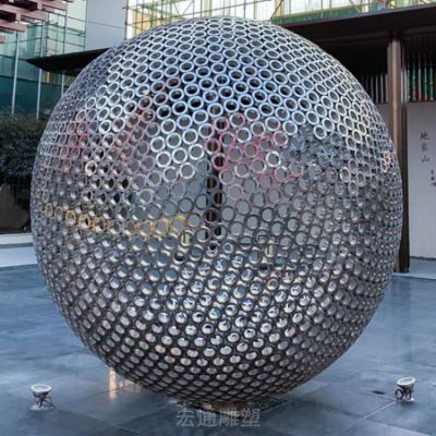 不锈钢彩绘镂空标志雕塑