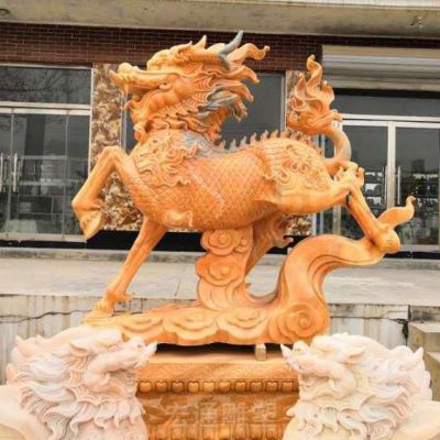 晚霞红石雕麒麟
