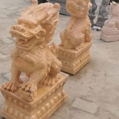 晚霞红麒麟广场动物石雕