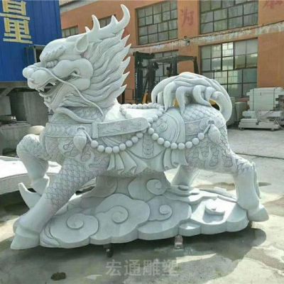 汉白玉招财麒麟石雕