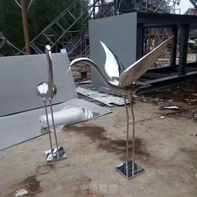 展翅仙鹤动物不锈钢雕塑