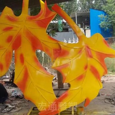 彩绘枫叶不锈钢景观雕塑