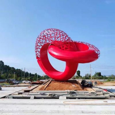 红色不锈钢异形圆环雕塑