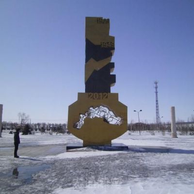 金色钥匙不锈钢雕塑