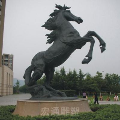 黑色马街边动物铜雕