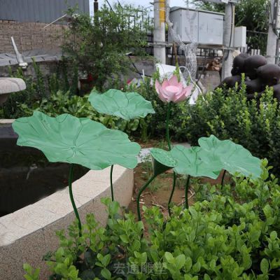 彩绘不锈钢荷花别墅雕塑