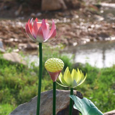 彩绘不锈钢荷花园林雕塑