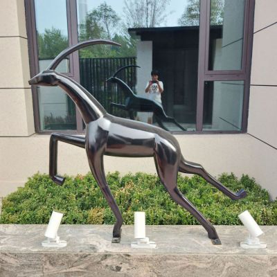 红铜色小鹿校园铜雕